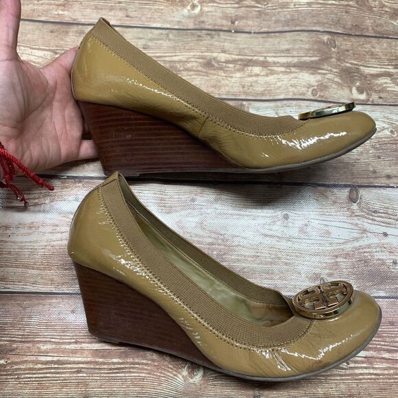 Tory Burch Pumps Heels Wedge Size 8.5M Caroline Nude Tan Patent Leather - Picture 2 of 13
